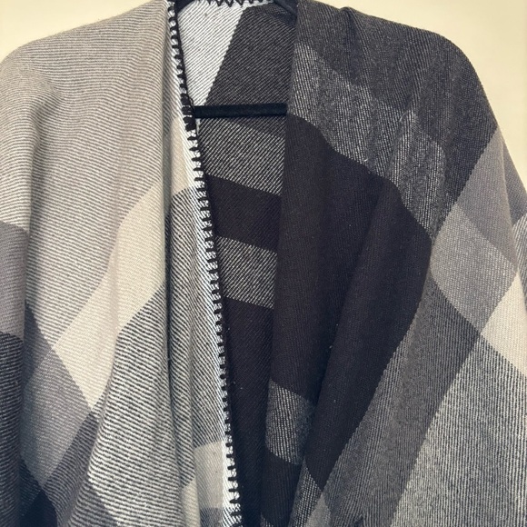 Torrid Women’s Grey & Black Plaid Belted Ruana - Picture 3 of 8